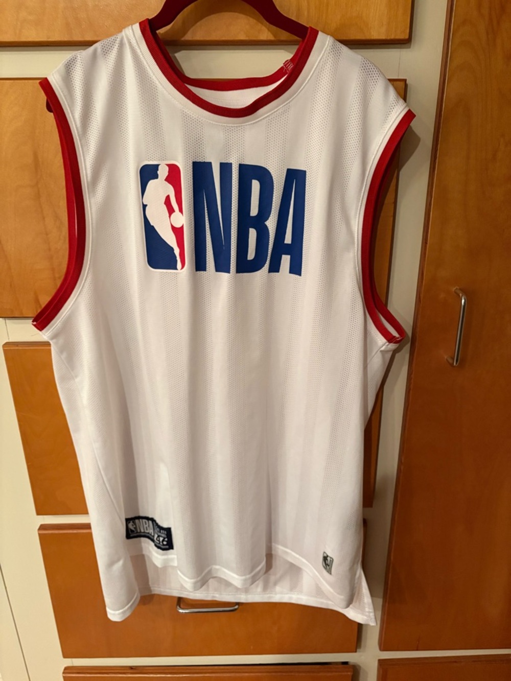 NBA White & Red Athletic Basketball Jersey - Official Logo Men’s XL